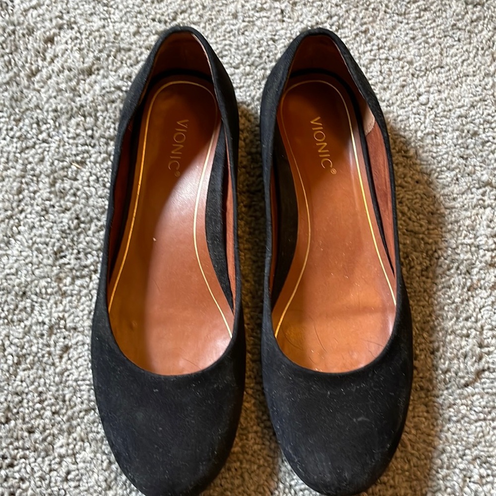Vionic ballet flats size 9.5. Awesome arch support, only worn a couple times.